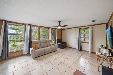 House in Sarasota, Florida 3 bedrooms, 135.36 sq.m. № 2200243 - photo 14