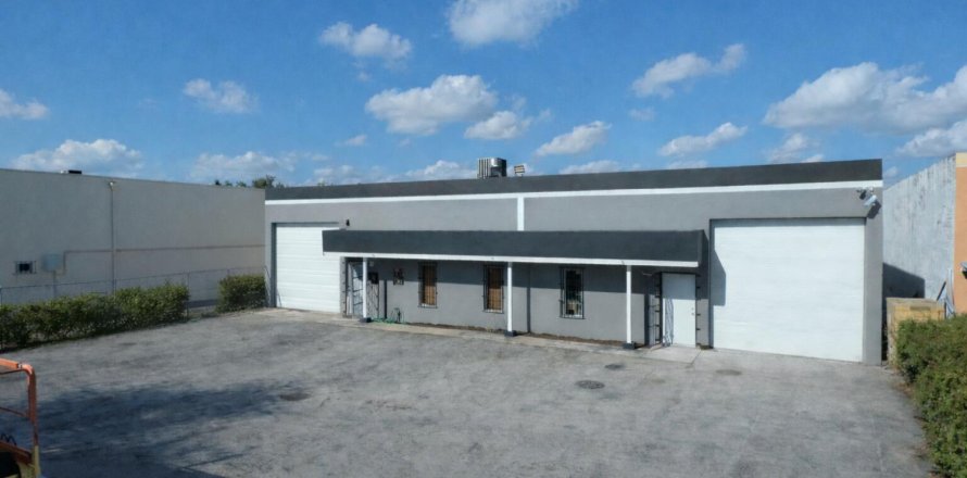 Immobilier commercial à Hialeah Gardens, Floride № 2178056