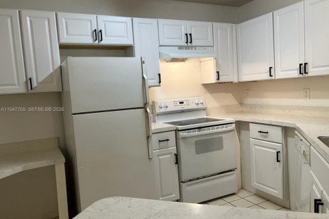 Снять в аренду кондоминиум в Помпано-Бич, Флорида 2 спальни, 96.15м2, № 2003853 - фото 4