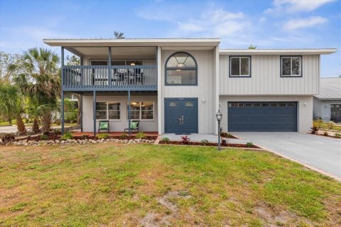 House in Palmetto, Florida 4 bedrooms, 227.61 sq.m. № 1685378 - photo 1