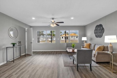 House in Palmetto, Florida 4 bedrooms, 227.61 sq.m. № 1685378 - photo 8