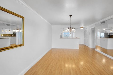 Condo in Pompano Beach, Florida, 2 bedrooms  № 2338020 - photo 13