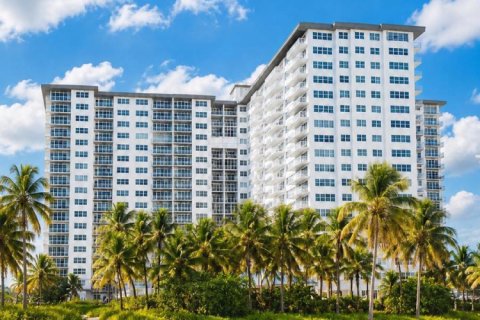 Condo in Pompano Beach, Florida, 2 bedrooms  № 2338020 - photo 2