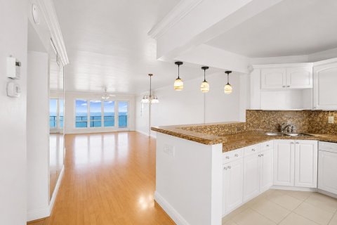 Condo in Pompano Beach, Florida, 2 bedrooms  № 2338020 - photo 8