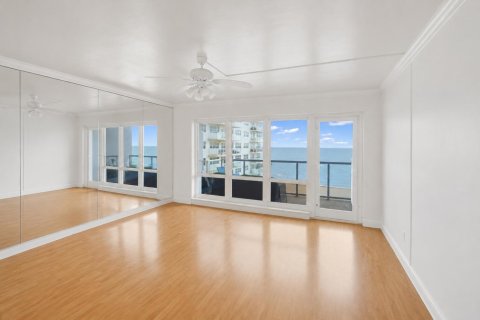 Condo in Pompano Beach, Florida, 2 bedrooms  № 2338020 - photo 12