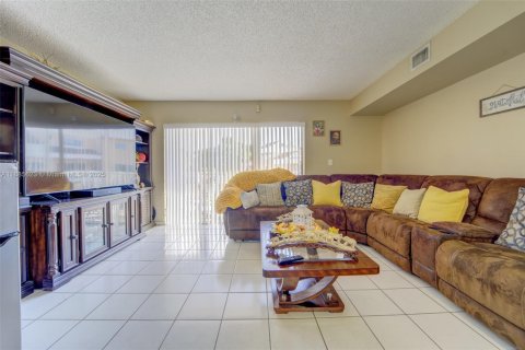Condominio en venta en Miami, Florida, 2 dormitorios, 98.48 m2 № 1940958 - foto 2