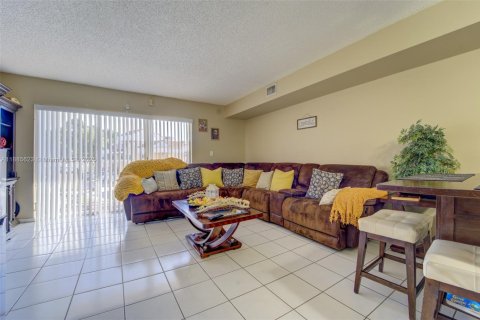 Condominio en venta en Miami, Florida, 2 dormitorios, 98.48 m2 № 1940958 - foto 1