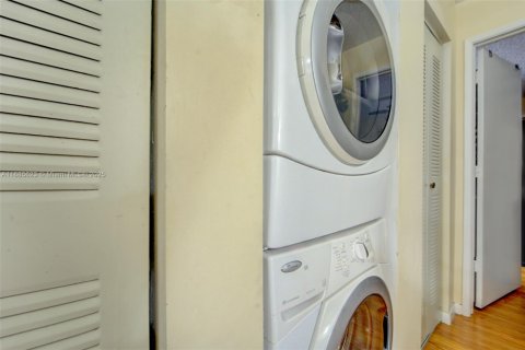 Condominio en venta en Miami, Florida, 2 dormitorios, 98.48 m2 № 1940958 - foto 13
