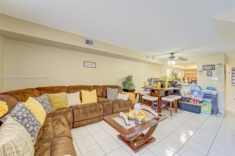 Condominio en venta en Miami, Florida, 2 dormitorios, 98.48 m2 № 1940958 - foto 3