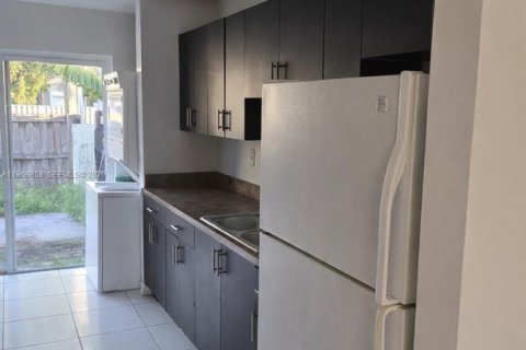 House in Homestead, Florida 3 bedrooms, 105.91 sq.m. № 2020022 - photo 4