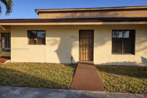 House in Homestead, Florida 3 bedrooms, 105.91 sq.m. № 2020022
