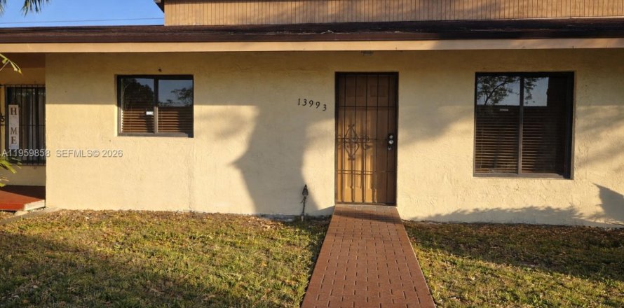 House in Homestead, Florida 3 bedrooms, 105.91 sq.m. № 2020022