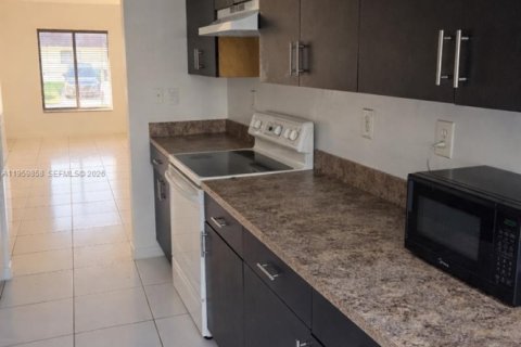 House in Homestead, Florida 3 bedrooms, 105.91 sq.m. № 2020022 - photo 3