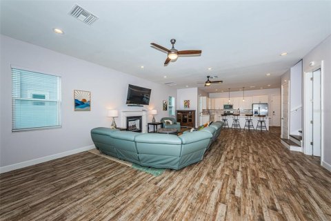 Villa ou maison à vendre à Saint Petersburg, Floride: 4 chambres, 275.92 m2 № 2266788 - photo 8