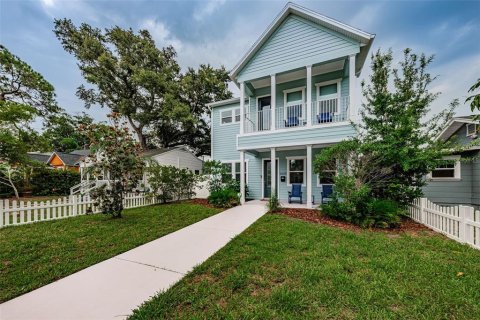Villa ou maison à Saint Petersburg, Floride 4 chambres, 275.92 m2 № 2266788