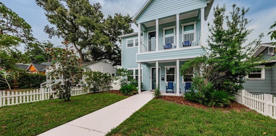 Villa ou maison à Saint Petersburg, Floride 4 chambres, 275.92 m2 № 2266788