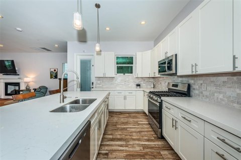 Villa ou maison à vendre à Saint Petersburg, Floride: 4 chambres, 275.92 m2 № 2266788 - photo 3