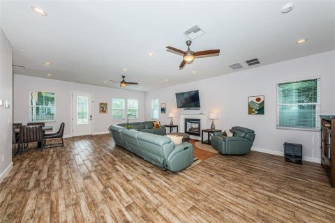 Villa ou maison à vendre à Saint Petersburg, Floride: 4 chambres, 275.92 m2 № 2266788 - photo 9