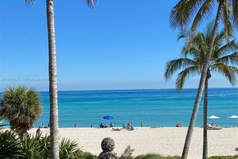 Condominio en venta en Sunny Isles Beach, Florida, 1 dormitorio, 104.52 m2 № 2006453 - foto 8