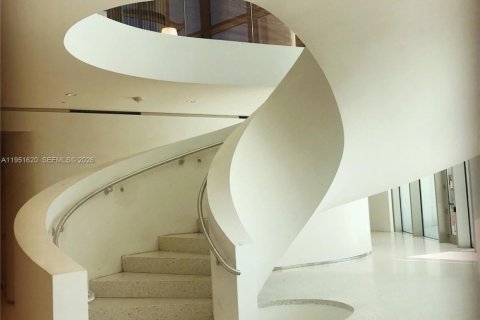 Condominio en venta en Sunny Isles Beach, Florida, 1 dormitorio, 104.52 m2 № 2006453 - foto 2