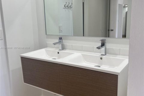 Снять в аренду кондоминиум в Авентура, Флорида 2 спальни, 105.72м2, № 2049296 - фото 5