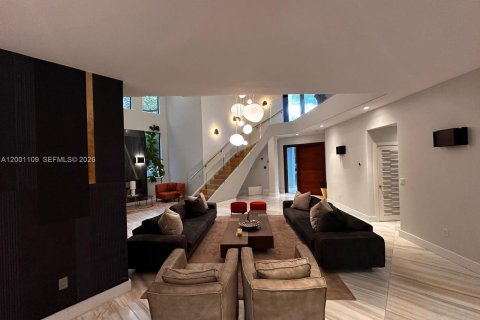 House in Miami, Florida 5 bedrooms, 421.78 sq.m. № 2067797 - photo 25