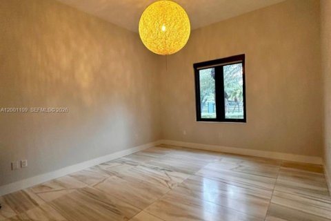 House in Miami, Florida 5 bedrooms, 421.78 sq.m. № 2067797 - photo 28