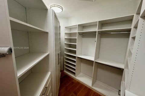 House in Miami, Florida 5 bedrooms, 421.78 sq.m. № 2067797 - photo 5