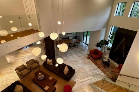 House in Miami, Florida 5 bedrooms, 421.78 sq.m. № 2067797 - photo 16