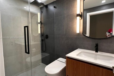 House in Miami, Florida 5 bedrooms, 421.78 sq.m. № 2067797 - photo 30