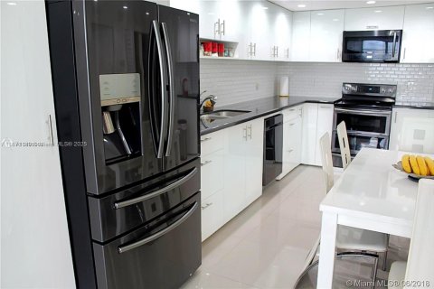 Copropriété à vendre à Miami, Floride: 1 chambre, 74.41 m2 № 1979535 - photo 8