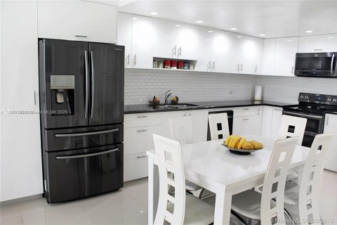 Copropriété à vendre à Miami, Floride: 1 chambre, 74.41 m2 № 1979535 - photo 7