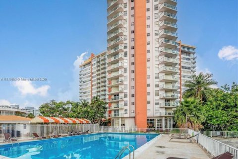 Copropriété à vendre à Miami, Floride: 1 chambre, 74.41 m2 № 1979535 - photo 24