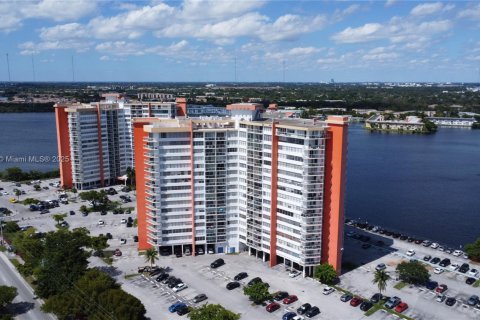 Copropriété à vendre à Miami, Floride: 1 chambre, 74.41 m2 № 1979535 - photo 2