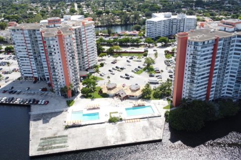 Copropriété à vendre à Miami, Floride: 1 chambre, 74.41 m2 № 1979535 - photo 19