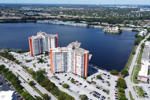 Copropriété à vendre à Miami, Floride: 1 chambre, 74.41 m2 № 1979535 - photo 3