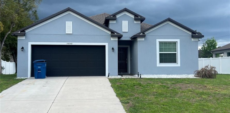 Villa ou maison à Spring Hill, Floride 4 chambres, 200.76 m2 № 2234353