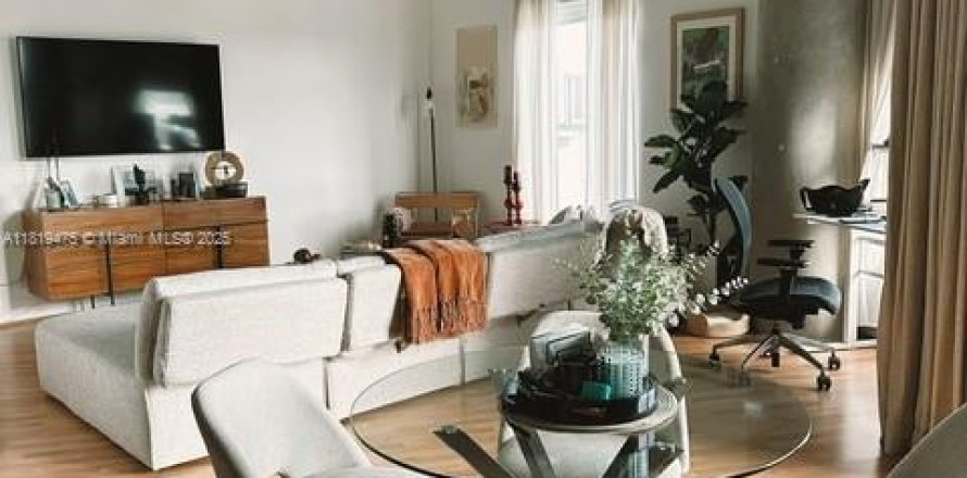 Condo in Miami, Florida, 2 bedrooms № 1937498