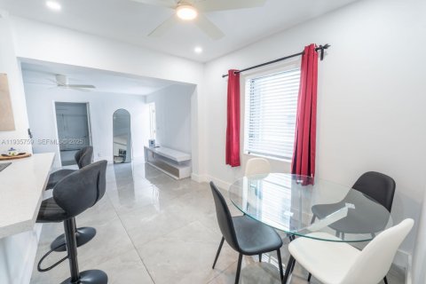 Casa en venta en Miami Beach, Florida, 3 dormitorios, 124.86 m2 № 1993884 - foto 4