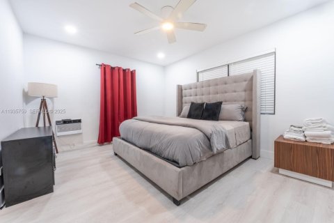 Casa en venta en Miami Beach, Florida, 3 dormitorios, 124.86 m2 № 1993884 - foto 15