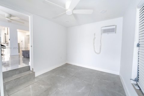 Casa en venta en Miami Beach, Florida, 3 dormitorios, 124.86 m2 № 1993884 - foto 17