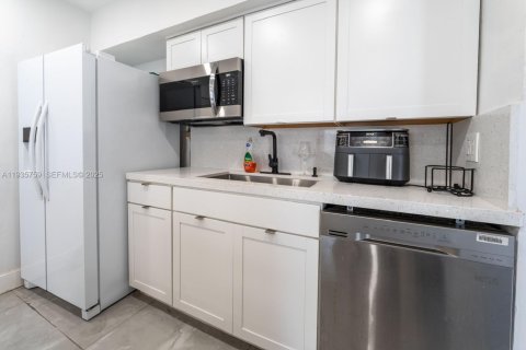 Casa en venta en Miami Beach, Florida, 3 dormitorios, 124.86 m2 № 1993884 - foto 10