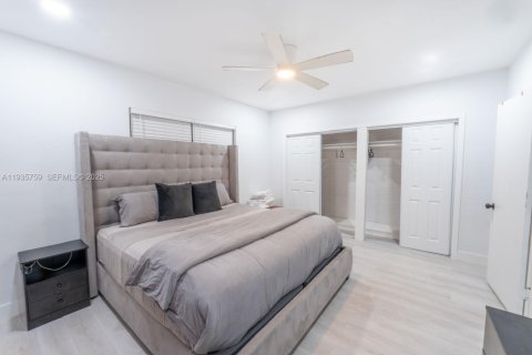 Casa en venta en Miami Beach, Florida, 3 dormitorios, 124.86 m2 № 1993884 - foto 16