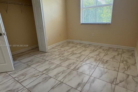 Touwnhouse à louer à Miami, Floride: 3 chambres, 167.13 m2 № 2337732 - photo 9