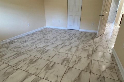 Touwnhouse à louer à Miami, Floride: 3 chambres, 167.13 m2 № 2337732 - photo 7