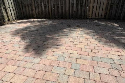 Touwnhouse à louer à Miami, Floride: 3 chambres, 167.13 m2 № 2337732 - photo 10