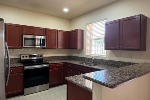Touwnhouse à louer à Miami, Floride: 3 chambres, 167.13 m2 № 2337732 - photo 4