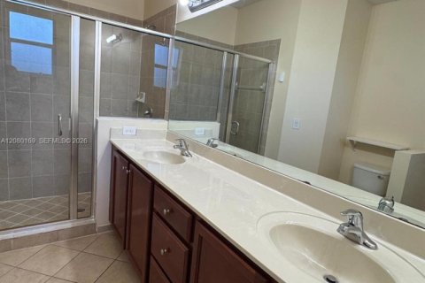 Touwnhouse à louer à Miami, Floride: 3 chambres, 167.13 m2 № 2337732 - photo 6