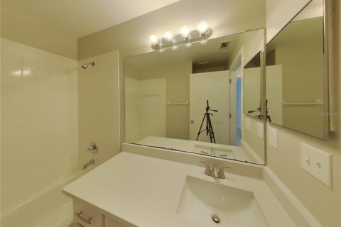 Casa en alquiler en Brandon, Florida, 3 dormitorios, 130.53 m2 № 1800478 - foto 16