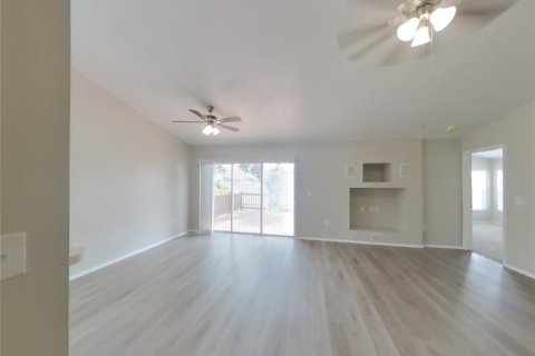Casa en alquiler en Brandon, Florida, 3 dormitorios, 130.53 m2 № 1800478 - foto 2